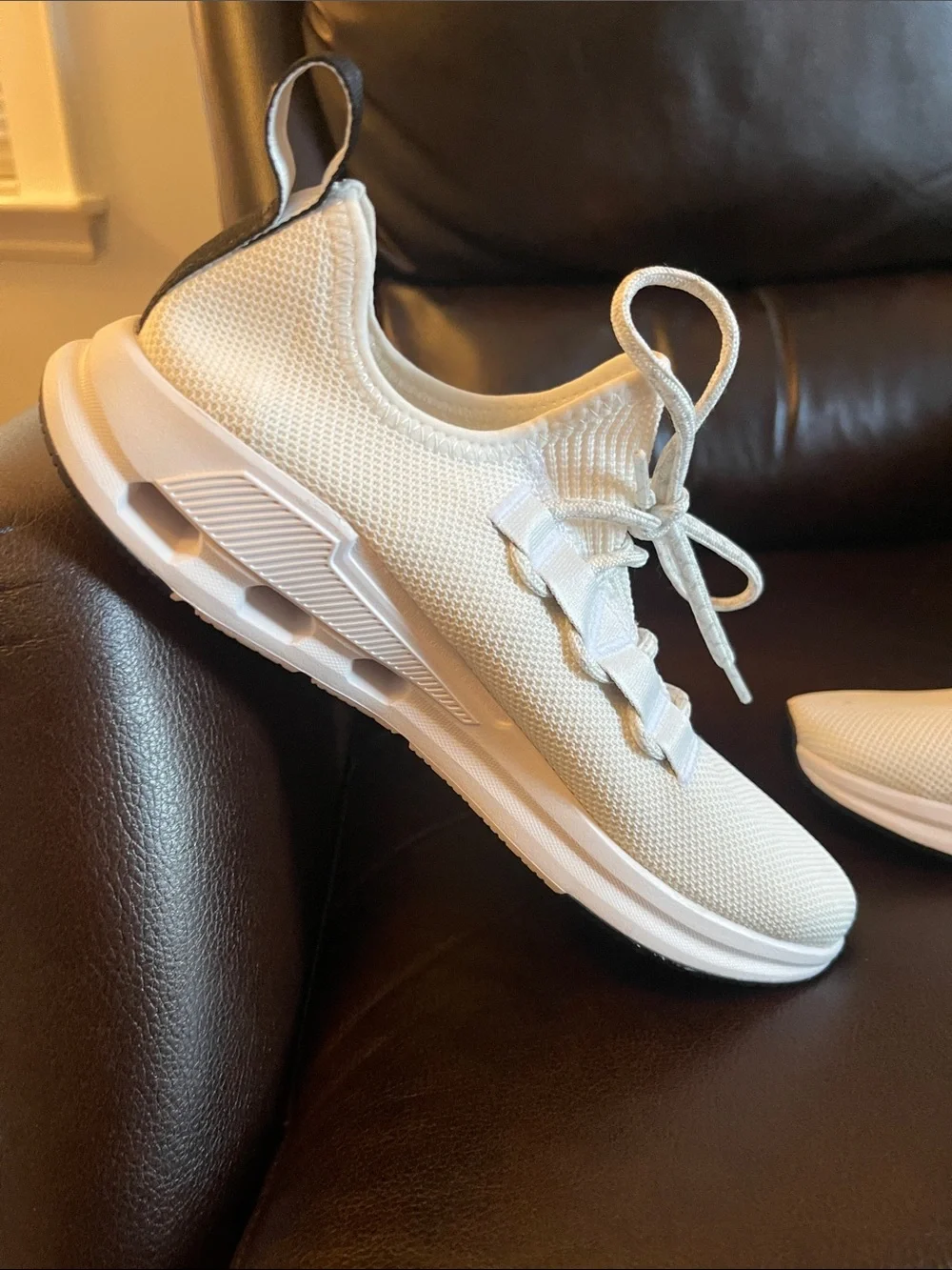 On Cloudeasy Wh/BLK  Running Shoes Size 9 EU 42 Lightweight Sneakers #B1